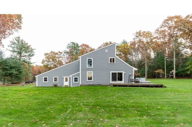 6 Leonard St, Lakeville, MA 02347