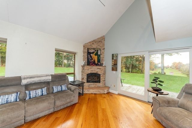 6 Leonard St, Lakeville, MA 02347