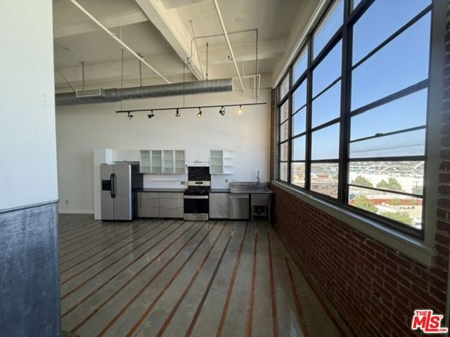 1850 Industrial Street 607, Los Angeles, CA 90021