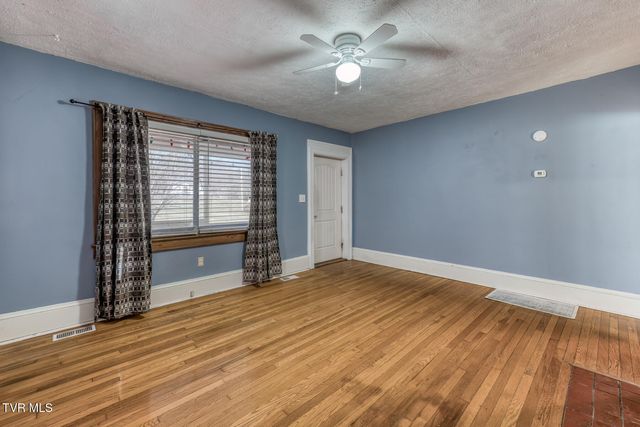 209 Crossway Rd Road, Bristol, VA 24201