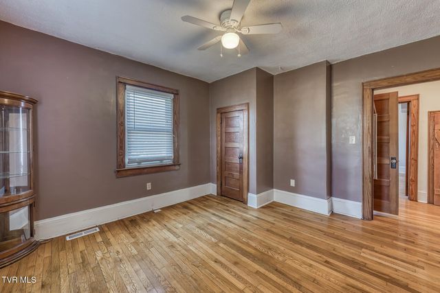 209 Crossway Rd Road, Bristol, VA 24201