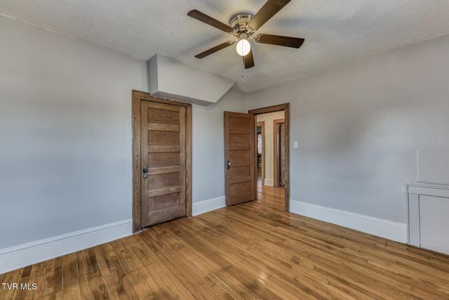 209 Crossway Rd Road, Bristol, VA 24201