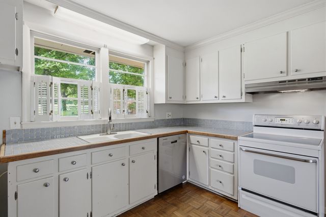 5101 Regent Dr, Nashville, TN 37220