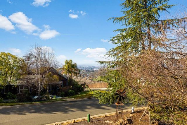 681 Powers Dr, El Dorado Hills, CA 95762