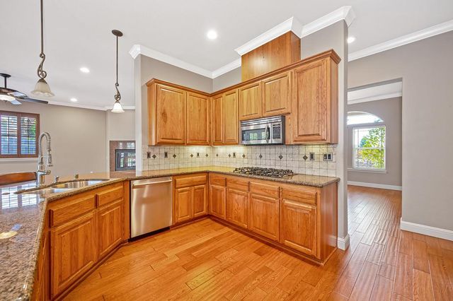 530 Crazy Horse Ct, Cameron Park, CA 95682