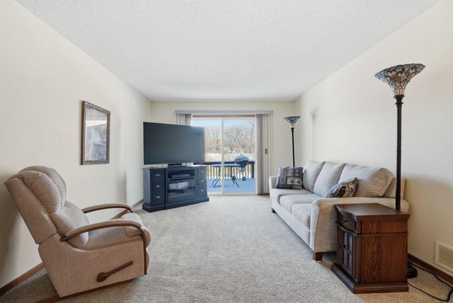 789 Parkside Drive 789G, Vadnais Heights, MN 55127