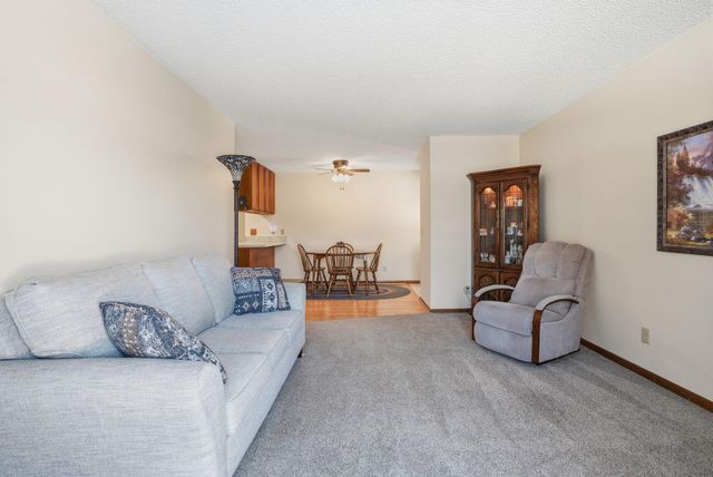 789 Parkside Drive 789G, Vadnais Heights, MN 55127