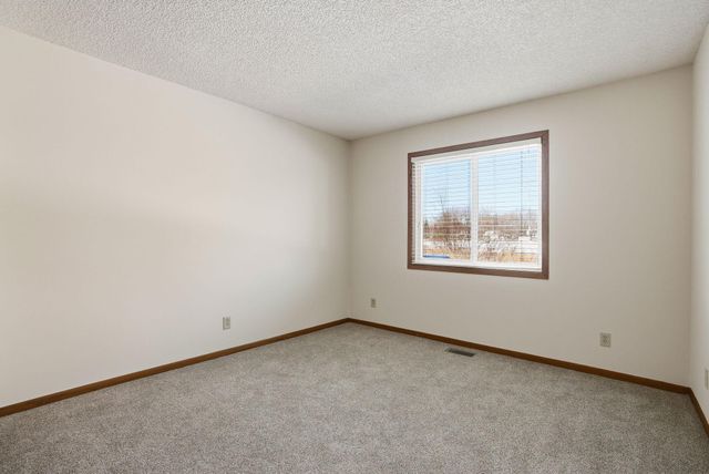 789 Parkside Drive 789G, Vadnais Heights, MN 55127