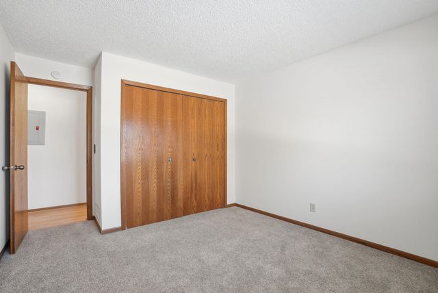 789 Parkside Drive 789G, Vadnais Heights, MN 55127