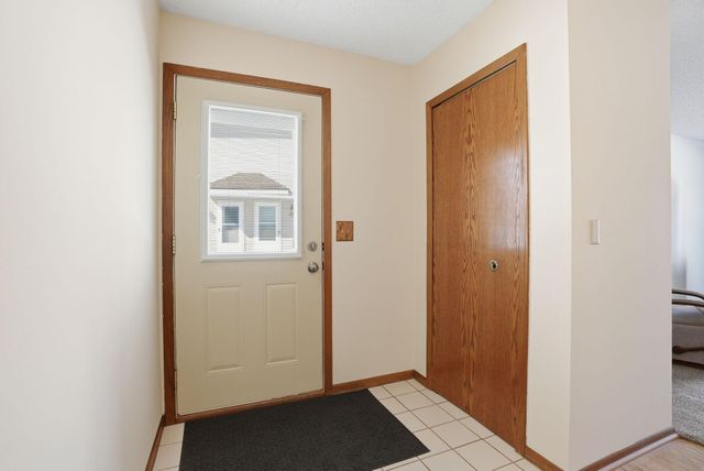 789 Parkside Drive 789G, Vadnais Heights, MN 55127