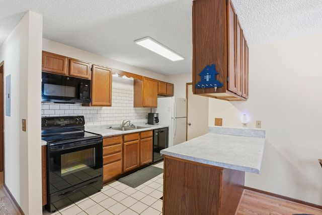 789 Parkside Drive 789G, Vadnais Heights, MN 55127