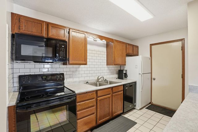 789 Parkside Drive 789G, Vadnais Heights, MN 55127