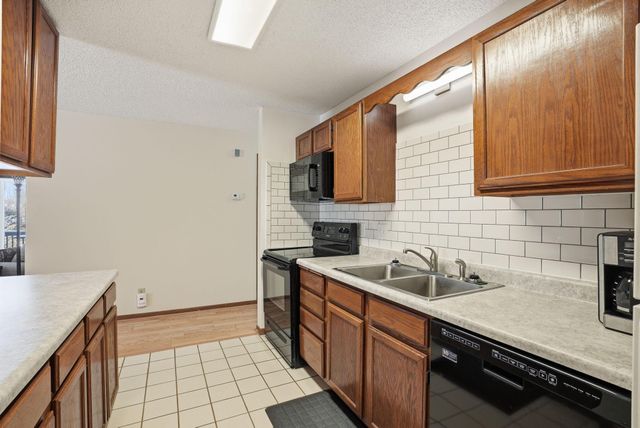 789 Parkside Drive 789G, Vadnais Heights, MN 55127