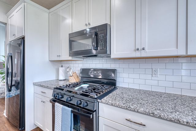 5509 Camden Drive, Newburgh, IN 47630