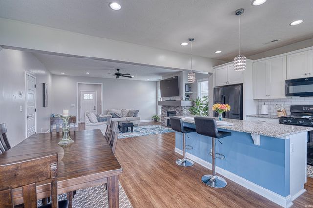 5509 Camden Drive, Newburgh, IN 47630