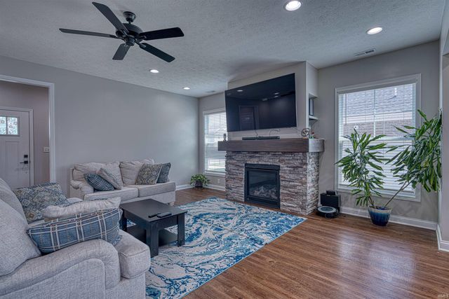 5509 Camden Drive, Newburgh, IN 47630