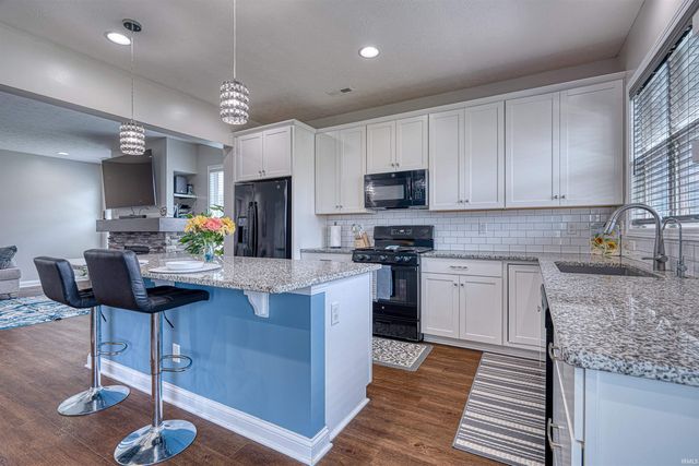 5509 Camden Drive, Newburgh, IN 47630