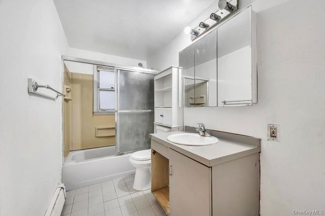 33 Pond Lane, Levittown, NY 11756