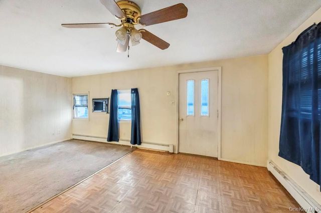 33 Pond Lane, Levittown, NY 11756