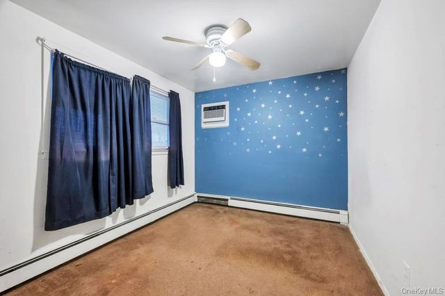 33 Pond Lane, Levittown, NY 11756