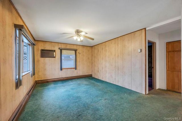 33 Pond Lane, Levittown, NY 11756