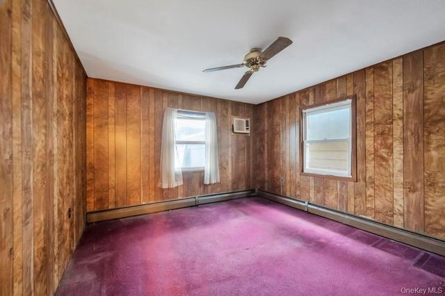 33 Pond Lane, Levittown, NY 11756