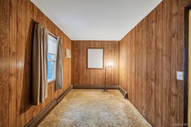 33 Pond Lane, Levittown, NY 11756