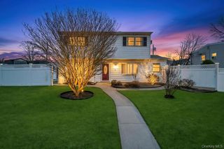 33 Pond Lane, Levittown, NY 11756