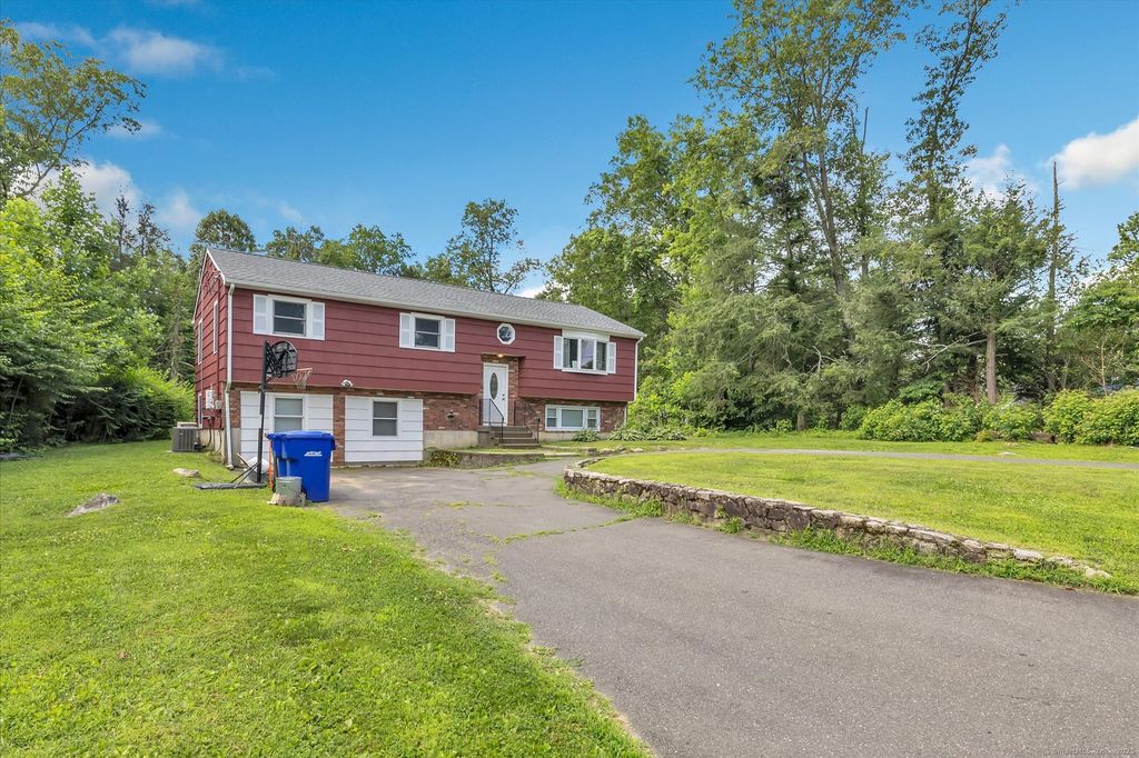 3 Old Hemlock Road, Brookfield, CT 06804
