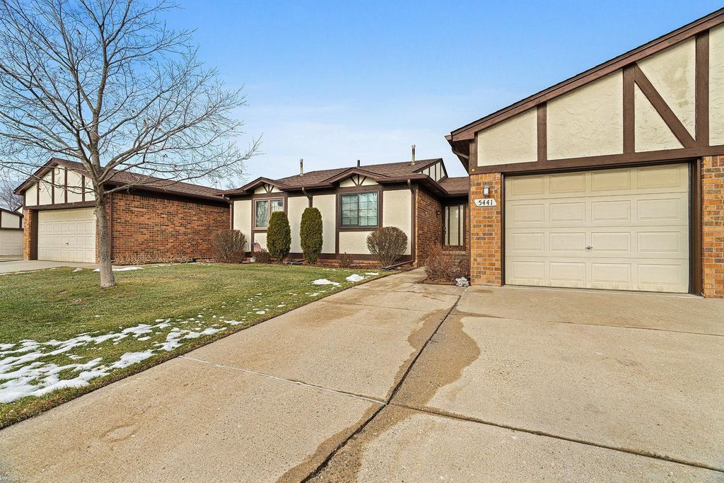 5441 Stanford Court, Warren, MI 48091