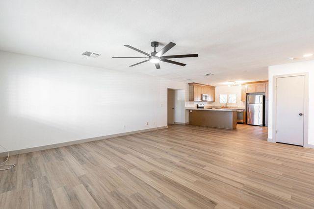 5739 W Monte Vista Road, Phoenix, AZ 85035