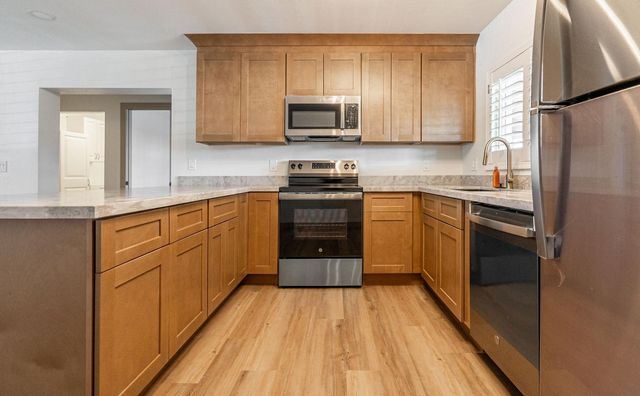 5739 W Monte Vista Road, Phoenix, AZ 85035