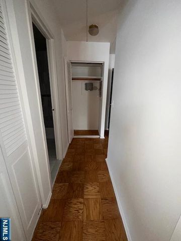 77 Prospect Avenue 2D, Hackensack, NJ 07601