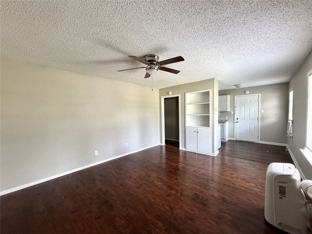 6363 Hollis Avenue, Dallas, TX 75227