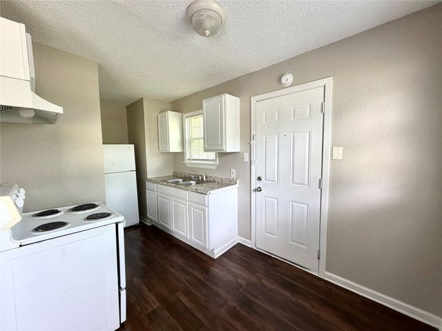 6363 Hollis Avenue, Dallas, TX 75227