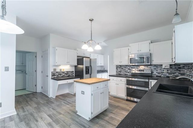 6406 Crosswinds CT, Suffolk, VA 23435