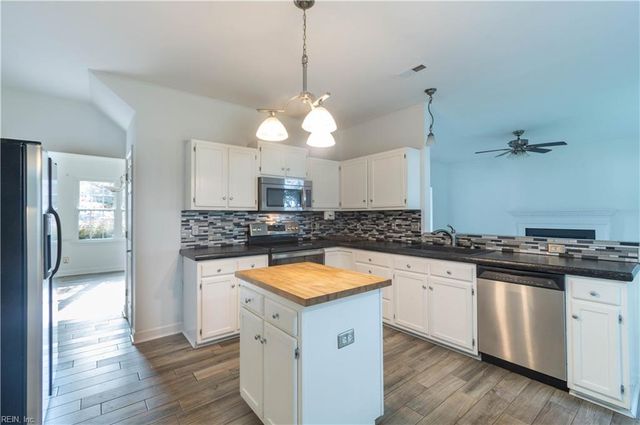 6406 Crosswinds CT, Suffolk, VA 23435