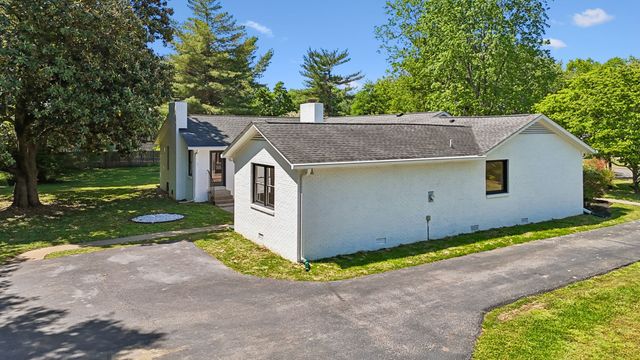 2250 Wiltshire Dr, Murfreesboro, TN 37129