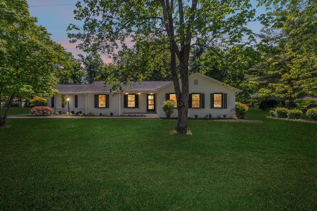 2250 Wiltshire Dr, Murfreesboro, TN 37129
