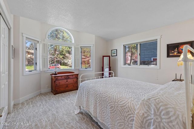 3867 W Fairway Dr, Coeur D'alene, ID 83815