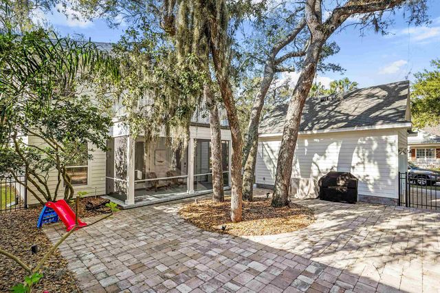 996 Saltwater Cir, St Augustine, FL 32080