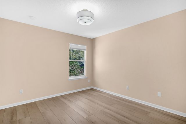 996 Saltwater Cir, St Augustine, FL 32080