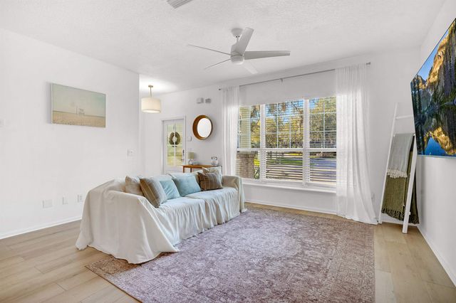 996 Saltwater Cir, St Augustine, FL 32080