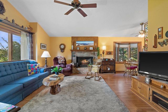 226 Corby DRIVE, North Prairie, WI 53153