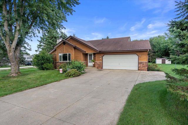 226 Corby DRIVE, North Prairie, WI 53153