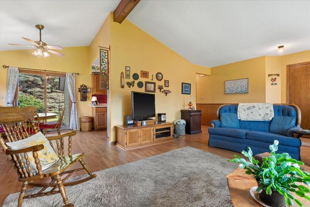 226 Corby DRIVE, North Prairie, WI 53153