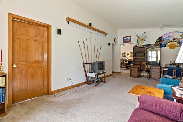 616 W Berry Avenue, Upland, IN 46989