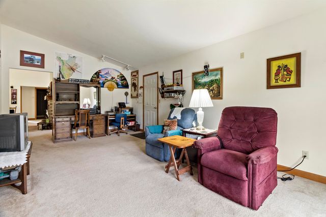 616 W Berry Avenue, Upland, IN 46989