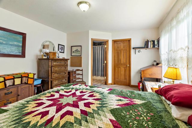 616 W Berry Avenue, Upland, IN 46989