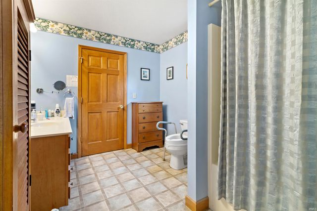 616 W Berry Avenue, Upland, IN 46989